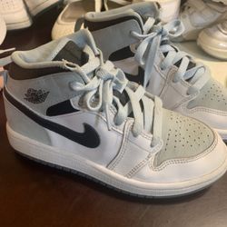 Nike White Negro Size 1 Y