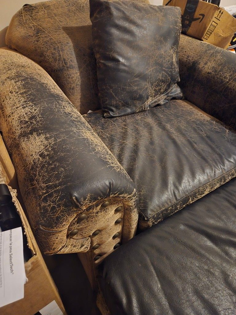 Distressed Leather Arm Chair W/ Ottoman