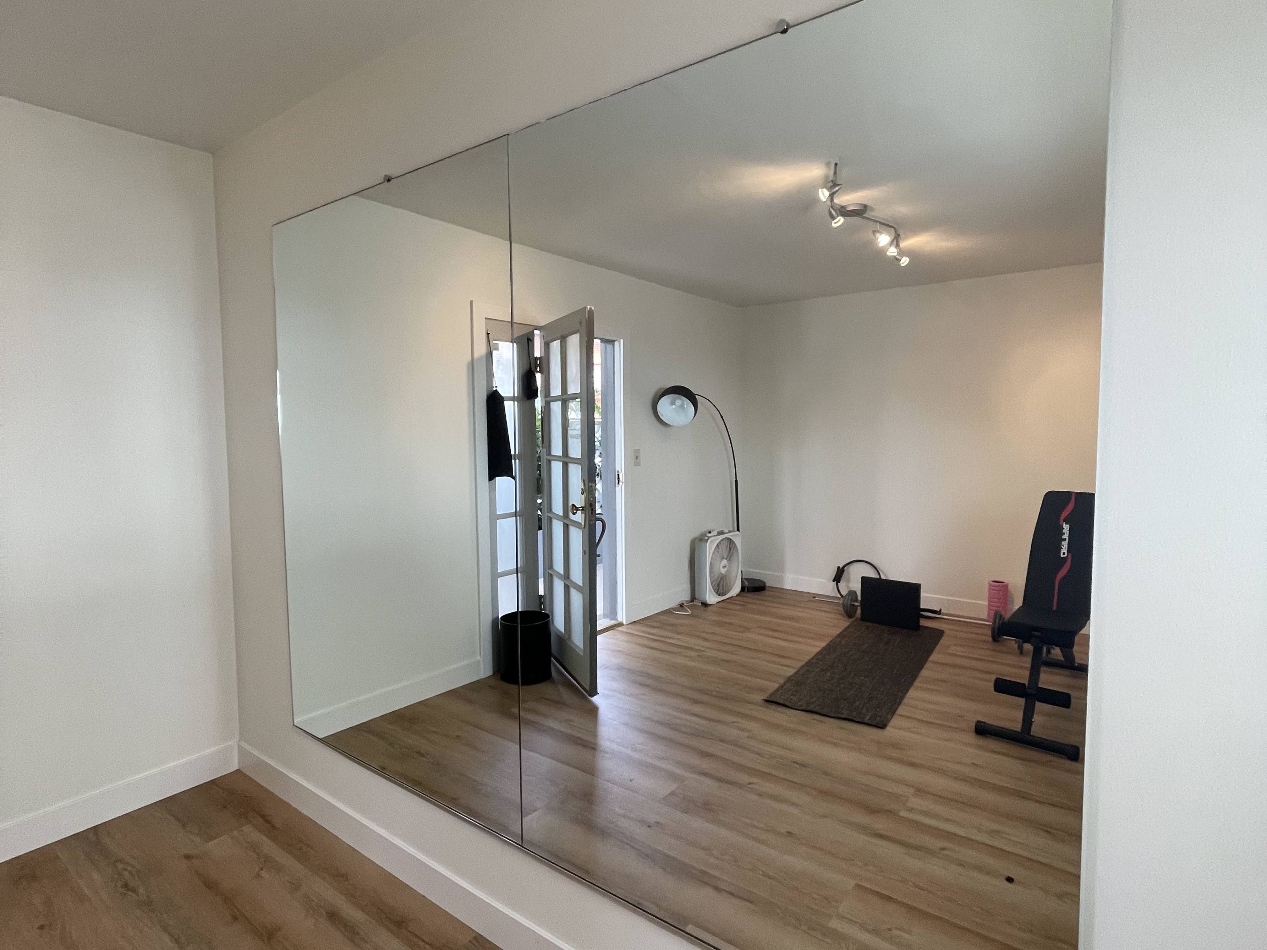 Workout Mirrors That Combine Safety and Durability