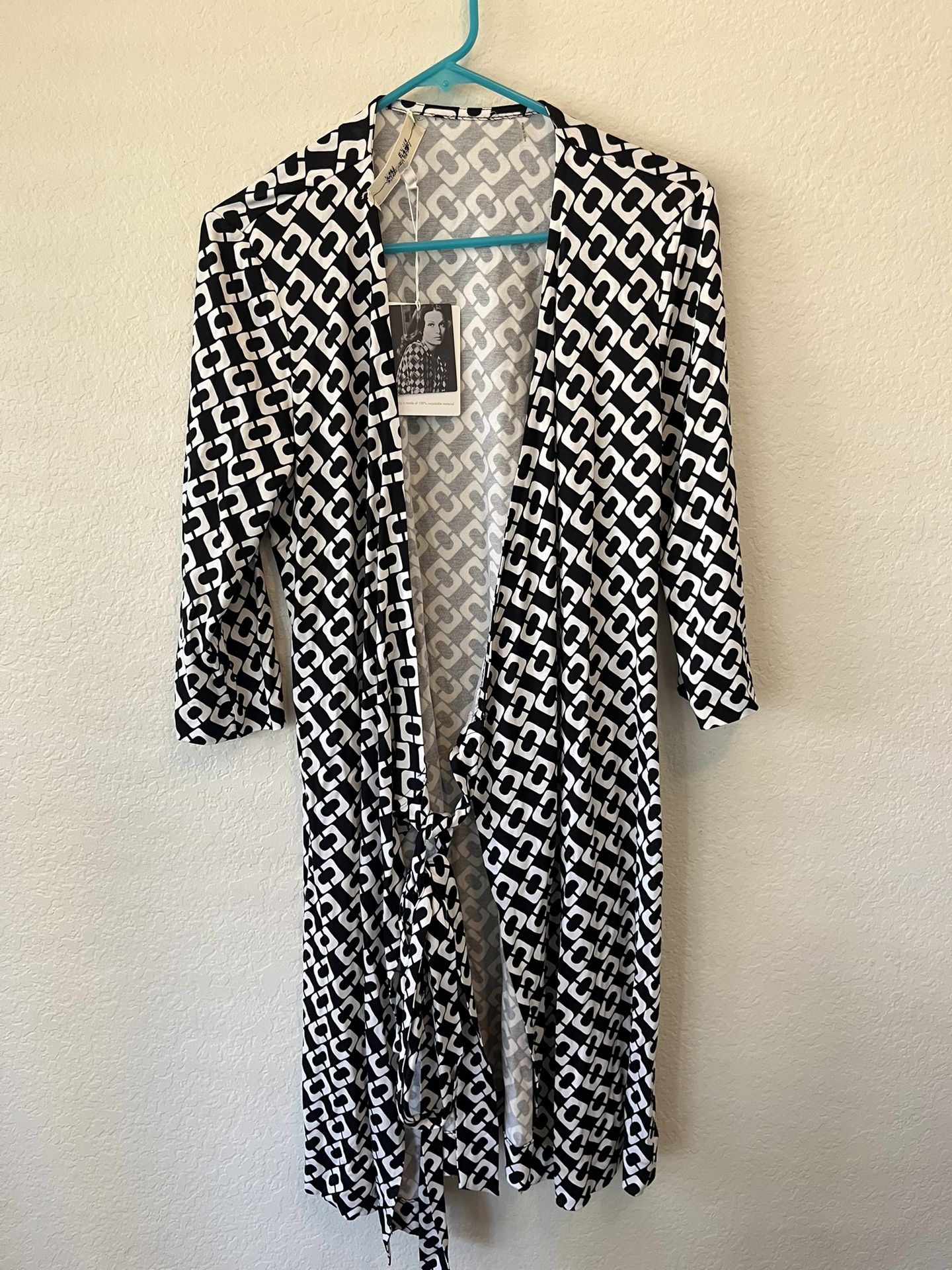 NWT Diane von Furstenberg Silk Women’s Chain Link Black White Wrap Dress 10