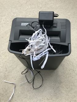 FELLOWES Paper Shredder in Great Working Condition