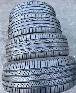 235/55/20 Michelin Selling a set of 4 tires in excellent condition 🫡