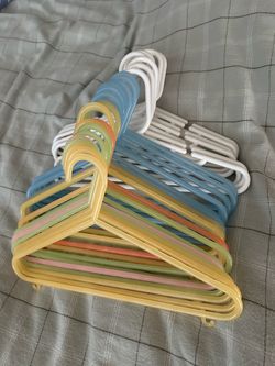 Kids’ hanger