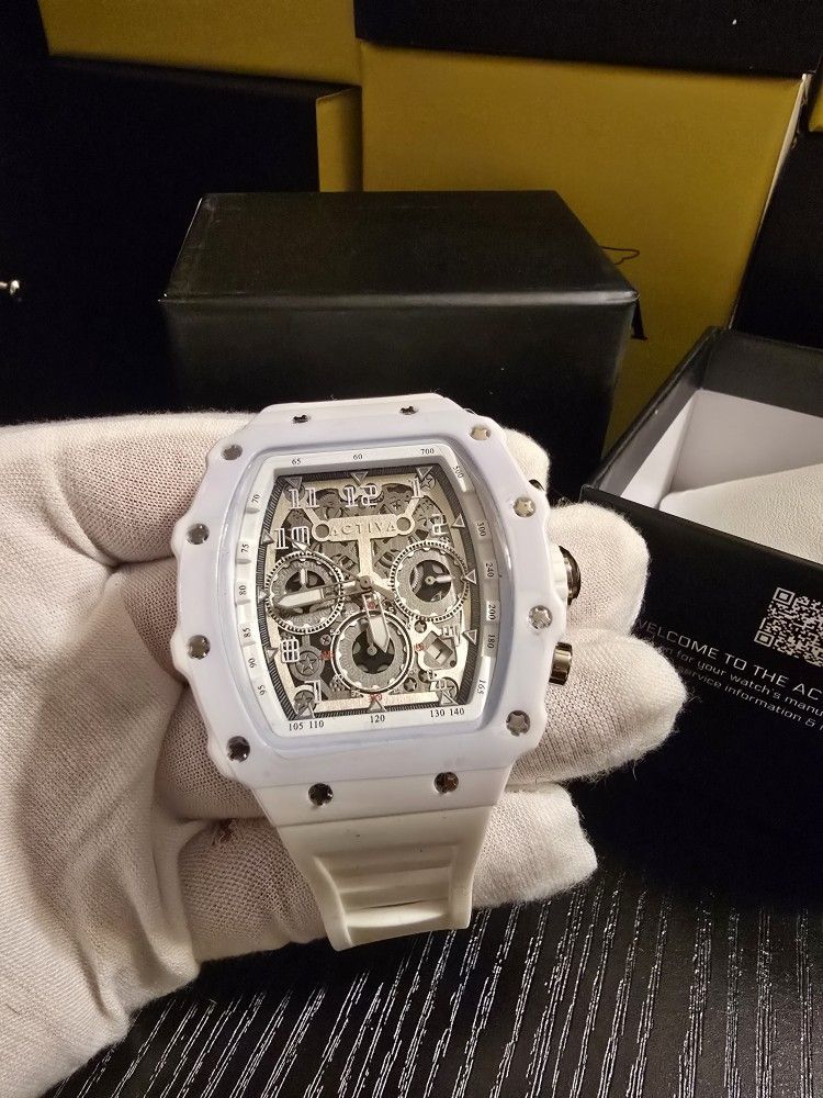 $40 Activa X Invicta 44.3mm Skeleton Dial
All White Silicone Band. *BRAND NEW W/BOX*