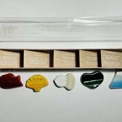 New In Box Rare Collectible Le Creuset Mt. Fuji Stoneware Chopstick Rest Set Of 5pc 