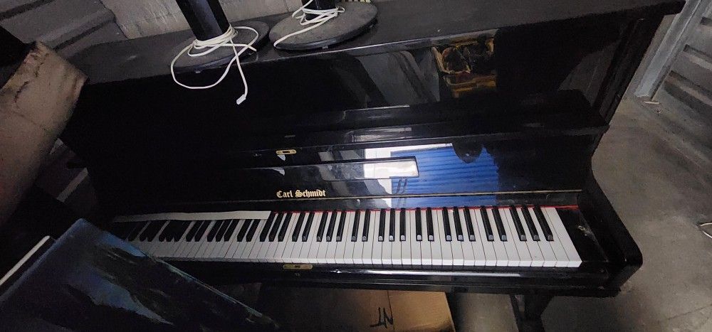 Carl Schmidt Piano