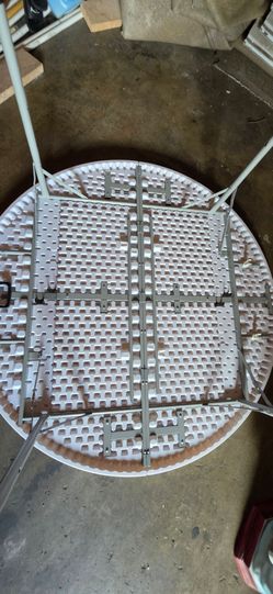 Folding table