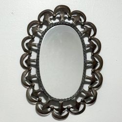Antique Hollywood Regency Oval Mirror In Sculptural Frame