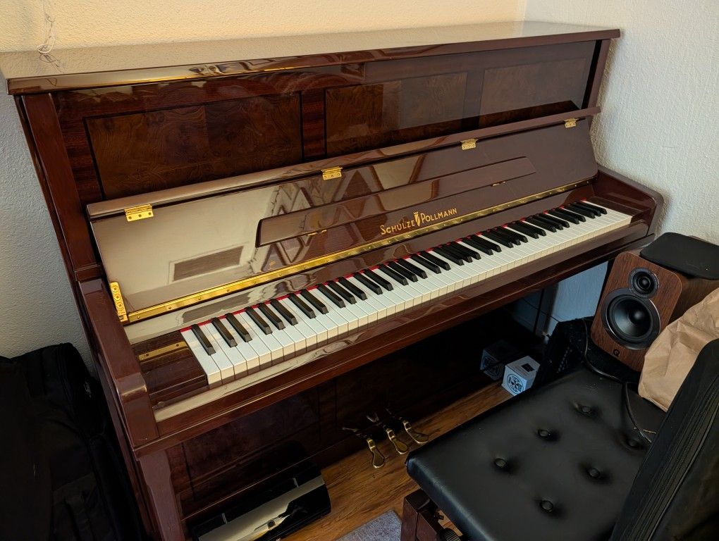 Schulze Pollman Su122a Upright Piano