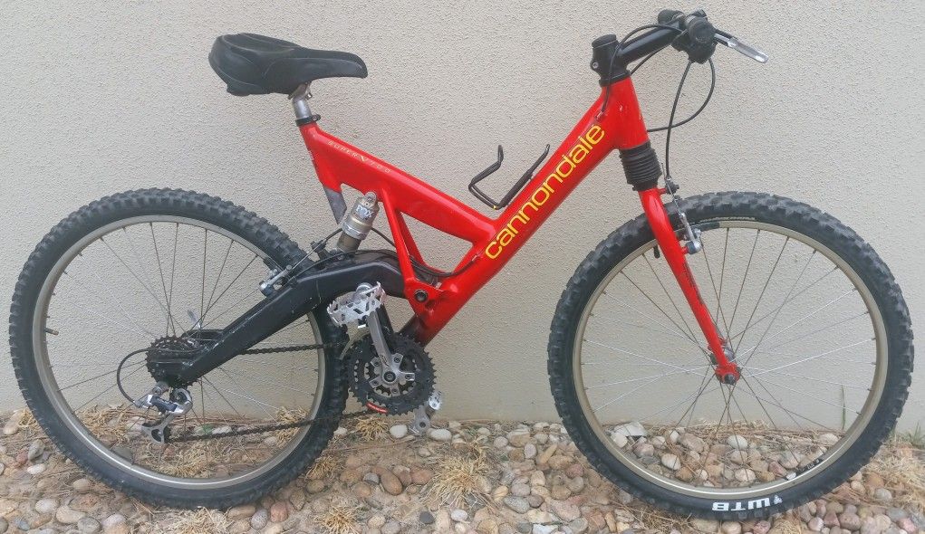 Cannondale Super V700 Mountain Bike Size "20