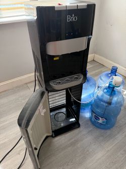 Bottom load water dispenser