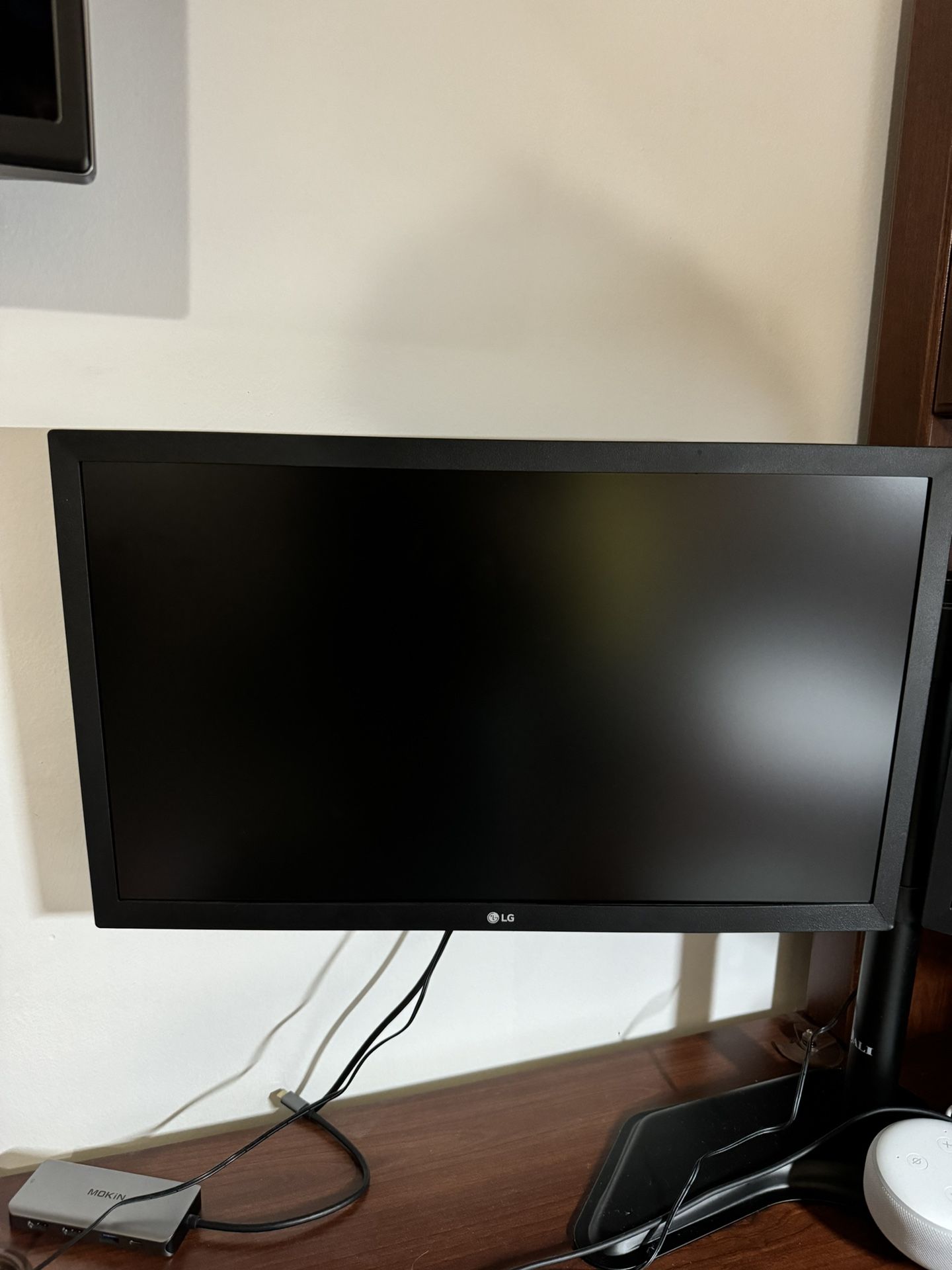 2 LG Monitors And Dual Monitor Stand