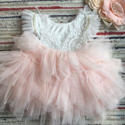 Brand New, Girls Lace Pink Tutu Dress and Pearl Sleeves, size 5 year old 🌸💗