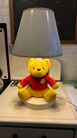Vintage Winnie the Pooh Bear lamp.