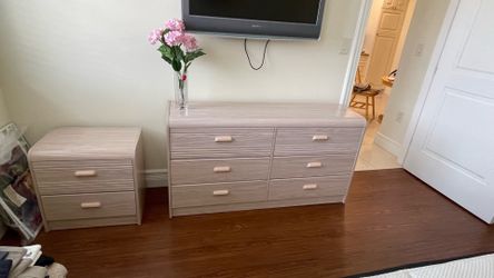 Dresser and nightstands (2)