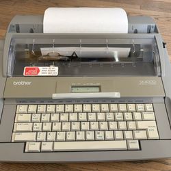 Brother SX-4000 Electronic Typewriter with LCD Digital Display w/Carrying Handle