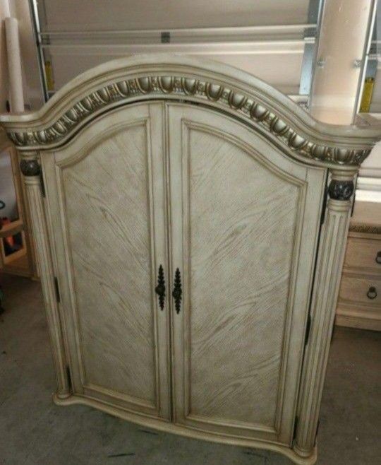 Armoire