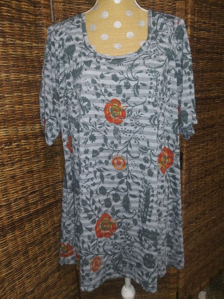 LulaRoe Women's Size 3XL Gray Stripe Floral Tunic Top
Excellent Condition!!
**Bundle and save with combined shipping**