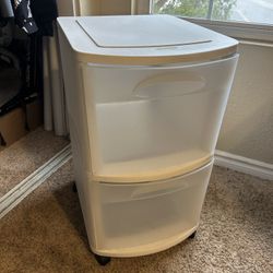 plastic drawer unit on wheels