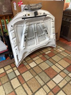 2016 Chrysler 300S hood