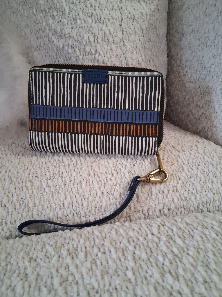 NWT Fossil Tribal Abstract Pattern Zip Around RFDI Wristlet 