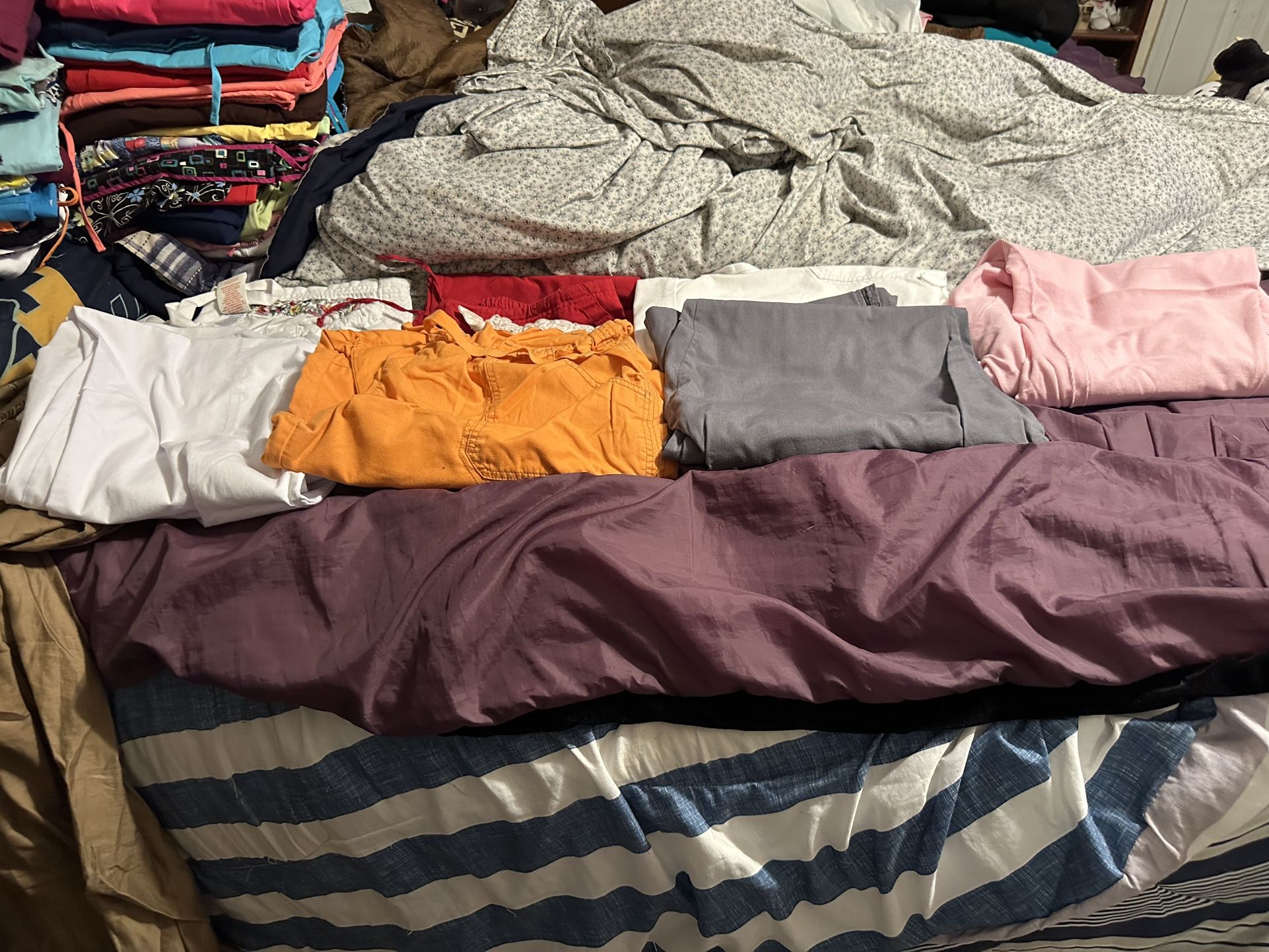 Scrubs All Xl Or 2xl There Are 3 Large Tops