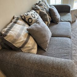 Great Couch 🛋️ With Autumn , Rug And In Great Condition