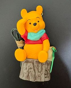 1993 Hallmark Keepsake Magic Winnie the Pooh Ornament