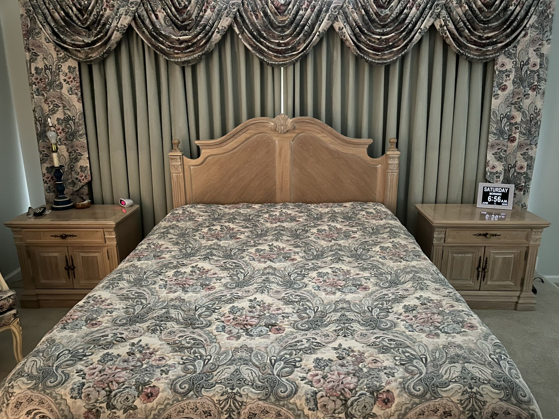 Queen Size Bed Set (mattress not incl)
