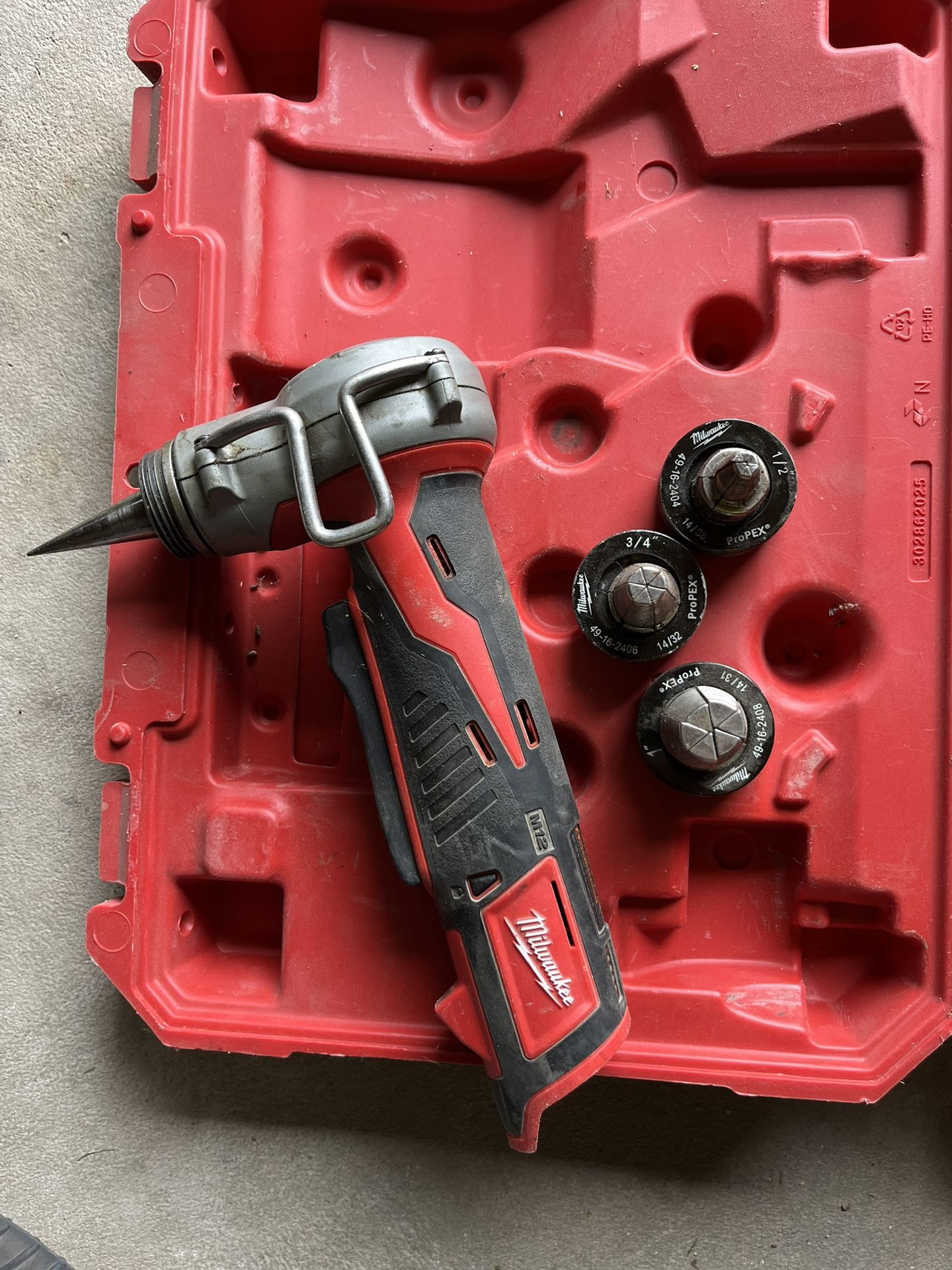 Milwaukee ProPex Expander With Three Expansion Heads