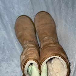 Brown boot uggs size 6