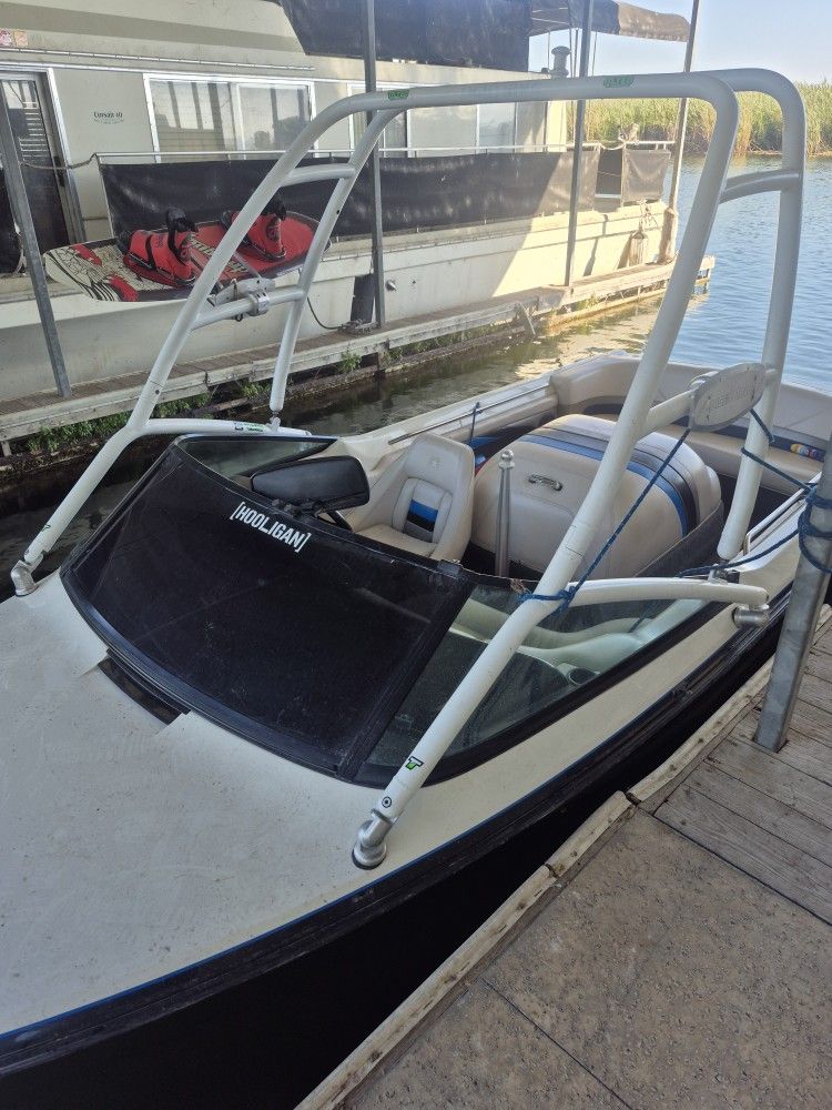 Mater Craft Plus Slip In Water Plus House Boat