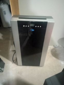 Wynter air conditioner w/remote & (w/ window hoses)