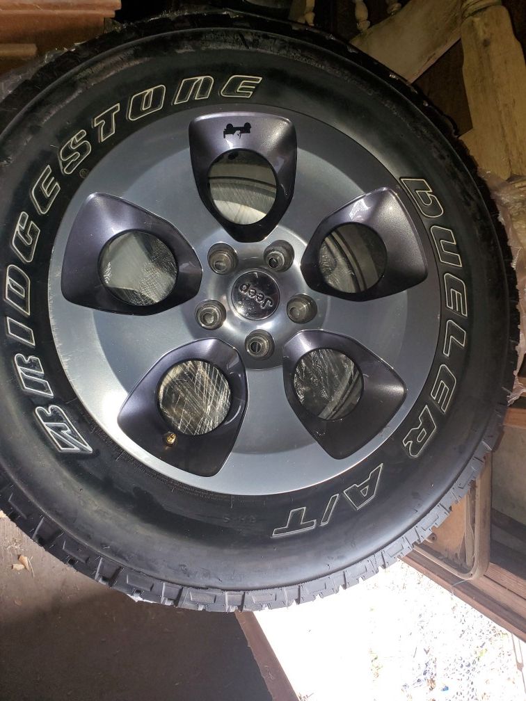 Jeep Wrangler Sahara Wheels - Excellent Tire Tread