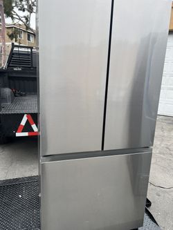 Samsung 33 in. 17.5 cu. ft. Counter Depth French Door Refrigerator in Stainless Steel with Door Alarm, Hidden Hinge