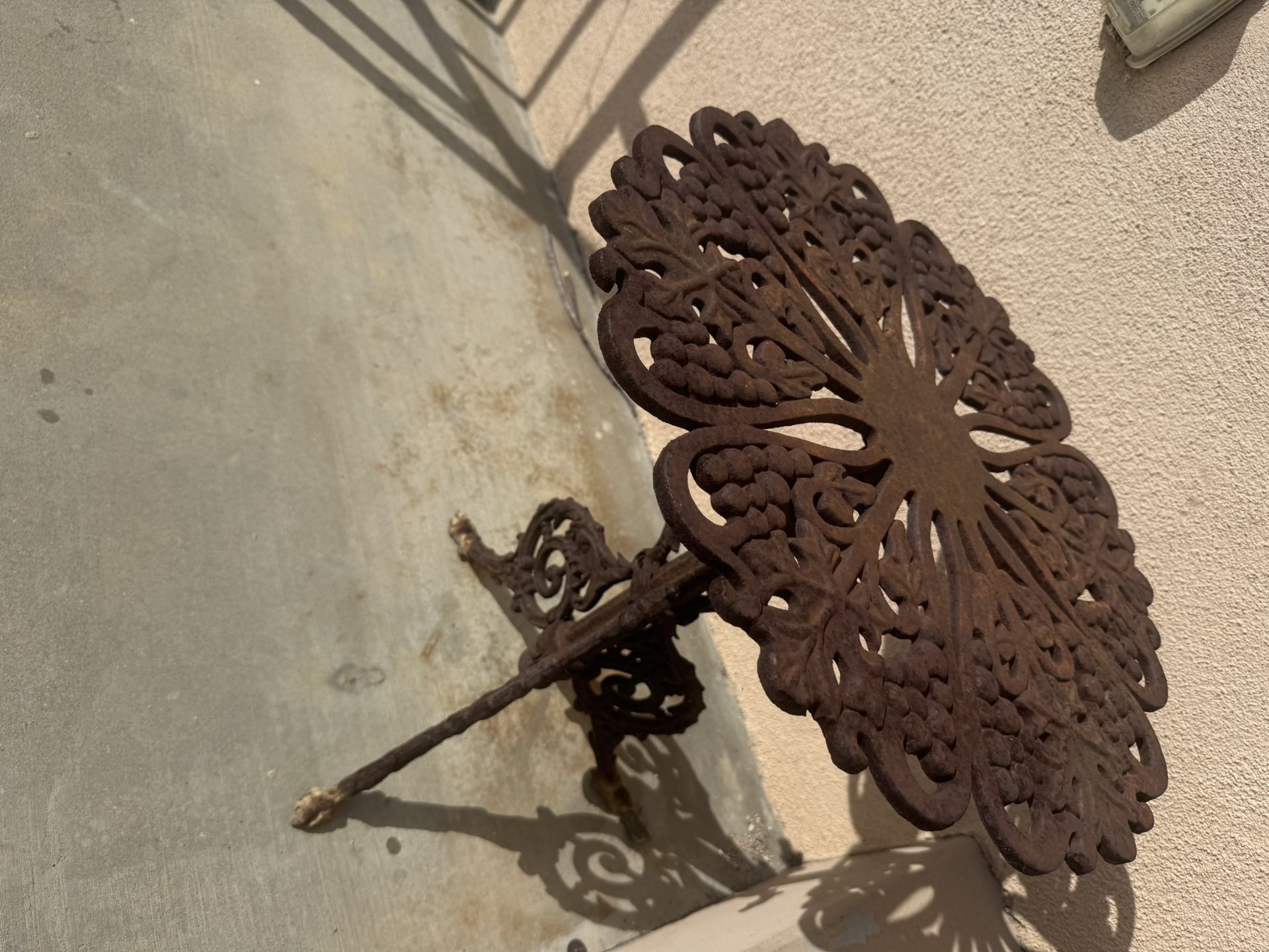 Iron Antique Grapevine Side Table