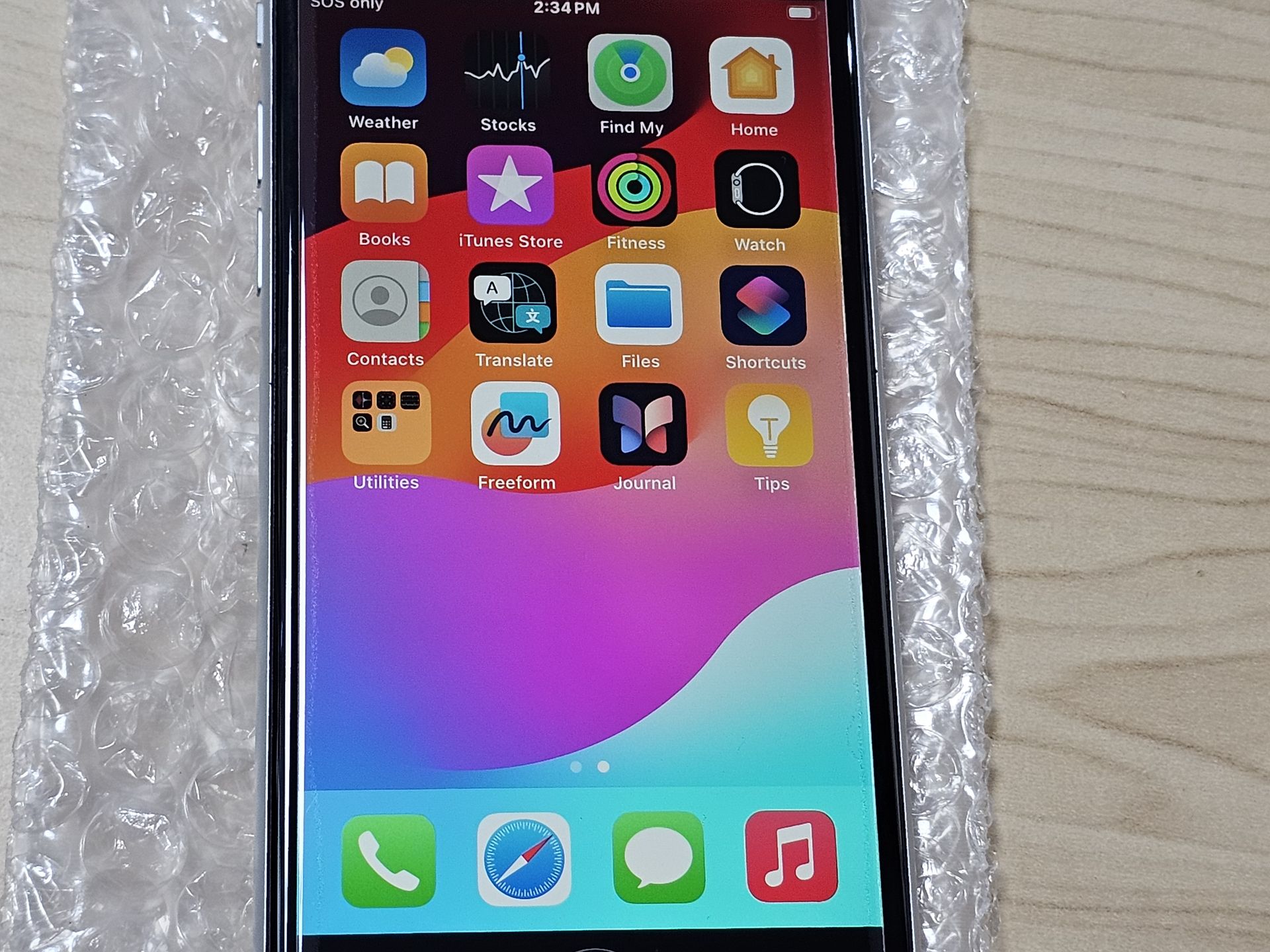 Iphone SE UNLOCKED 64GB. Price is firm. Store Pick Up Only.