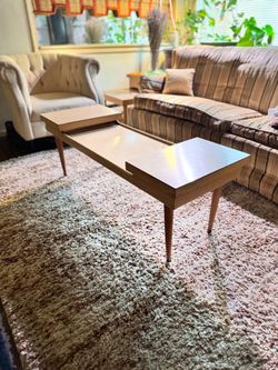 VTG MCM BLONDE COFFEE TABLE/VERSATILE & COMES WITH A SECOND SET OF 21 IN. LEGS