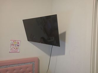38 Inch Tv with tilt sideways mount Roku with Remote 120