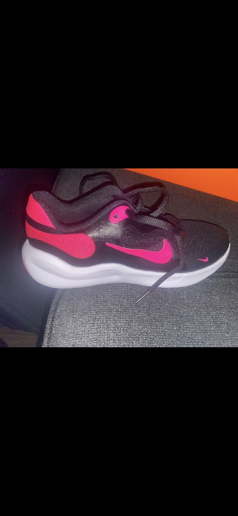 Nike shoes 5 Big Kids Size