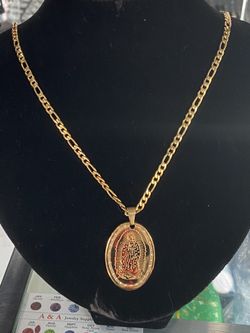 Brand new 3.16 stainless steel 14k gold plated chain and pendant Virgin Mary the necklace is 26” length by 5mm wide fígaro style and pendant is 43mm