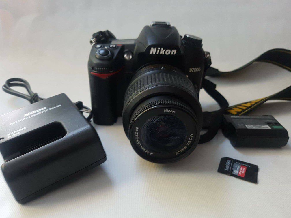 Nikon D7000 dslr digital camera with 18-55mm lens 64gb SD card low shutter great condition