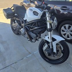 2012 Ducati Monster 696