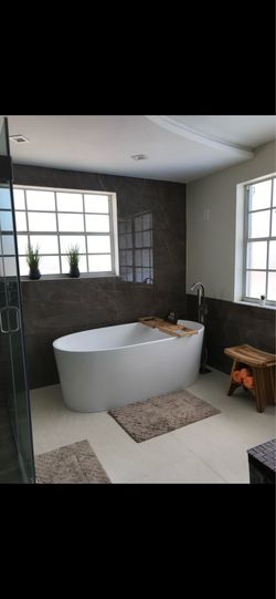 Free Standing Modern Bathtub