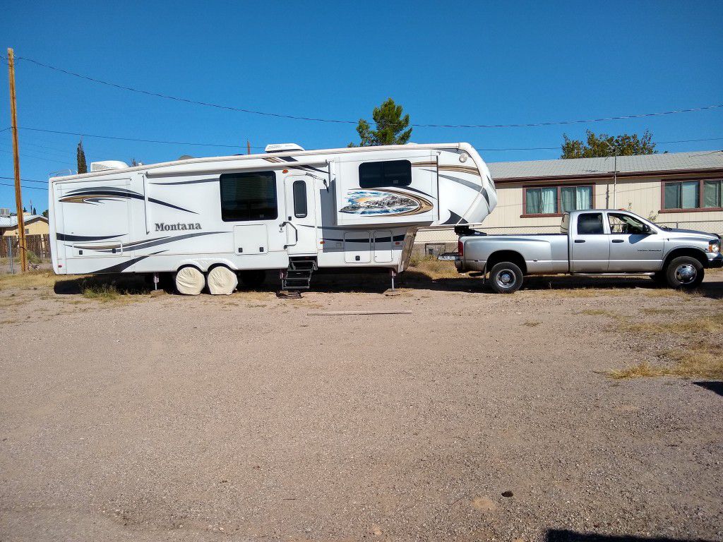 2014 Montana 5th Wheel 38.50 & 2004 Dodge Ram 3500