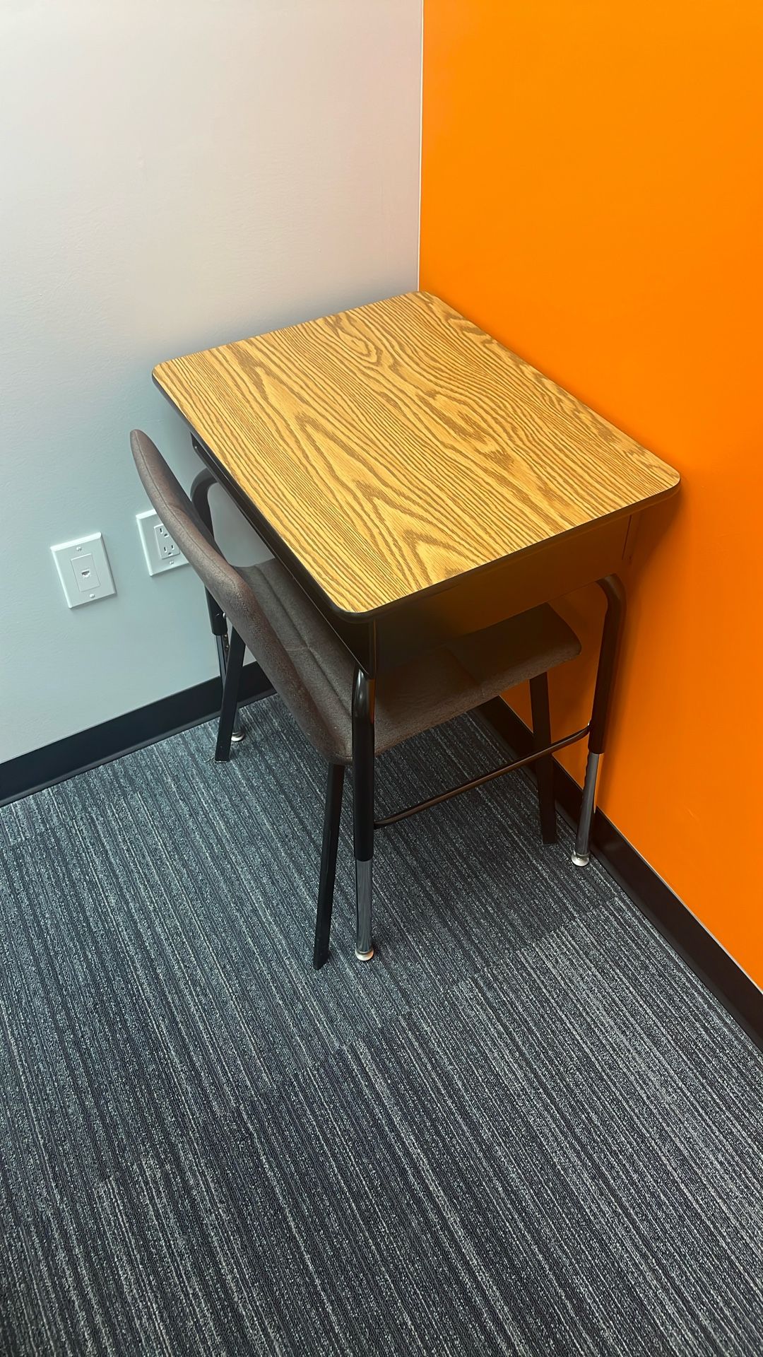 School desk with chair