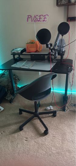 Gaming table + ikea chair