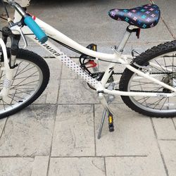Specialized Hotrock 24 Bicycle 