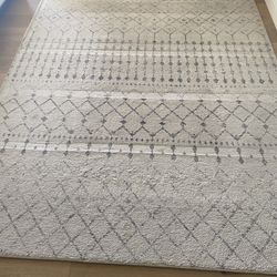 6’7” X 9’ Beige And Grey Rug