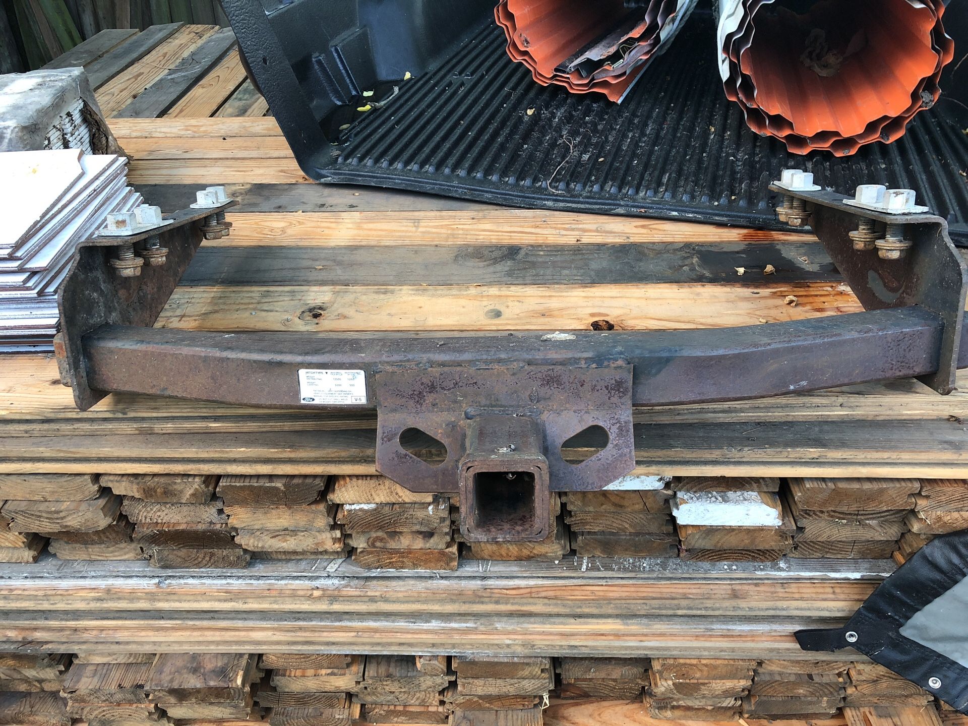 Ford dually trailer hitch